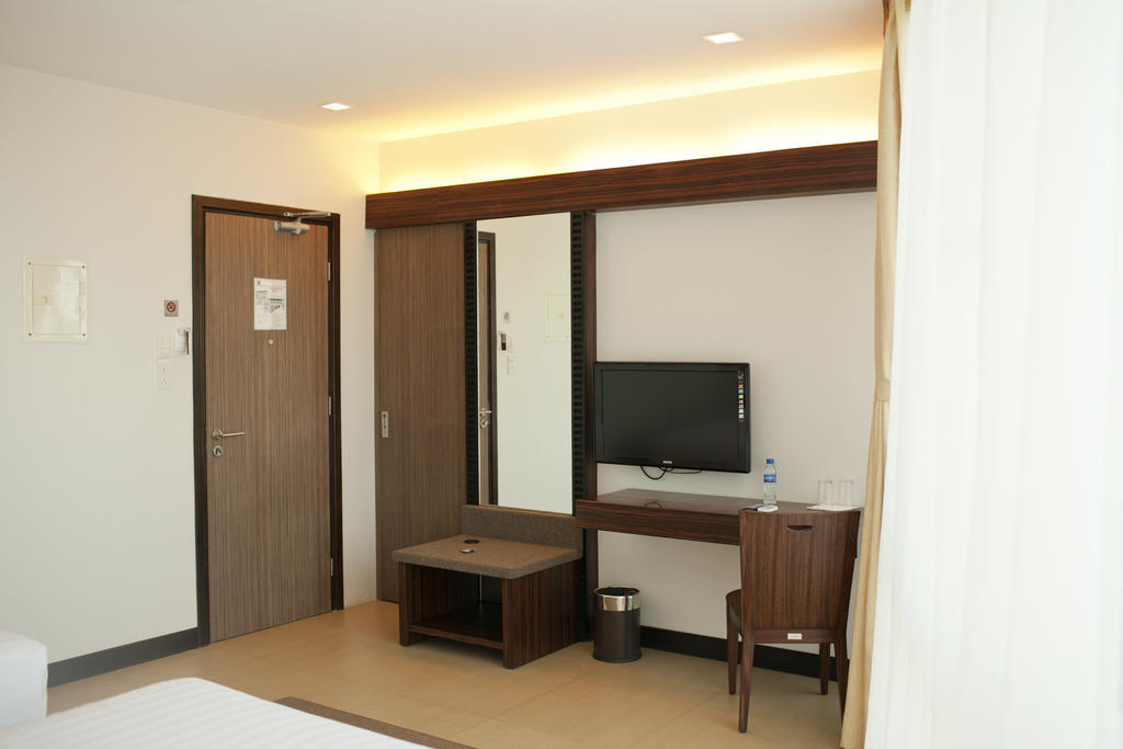 דיפולוג D'Hotel & Suites חדר תמונה